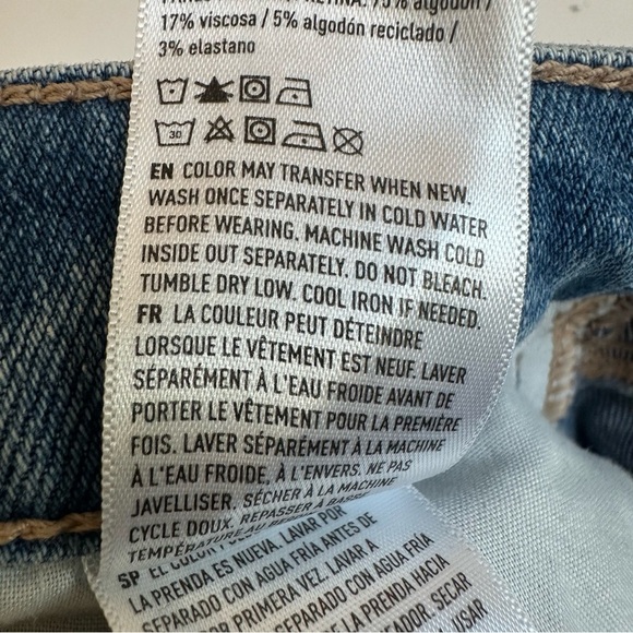 American Eagle Strigid Ripped Mom Jean Size 12 Long Medium Wash Distressed - Picture 7 of 9